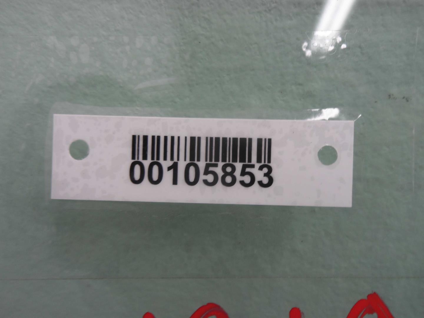 Стекло двери передней правой