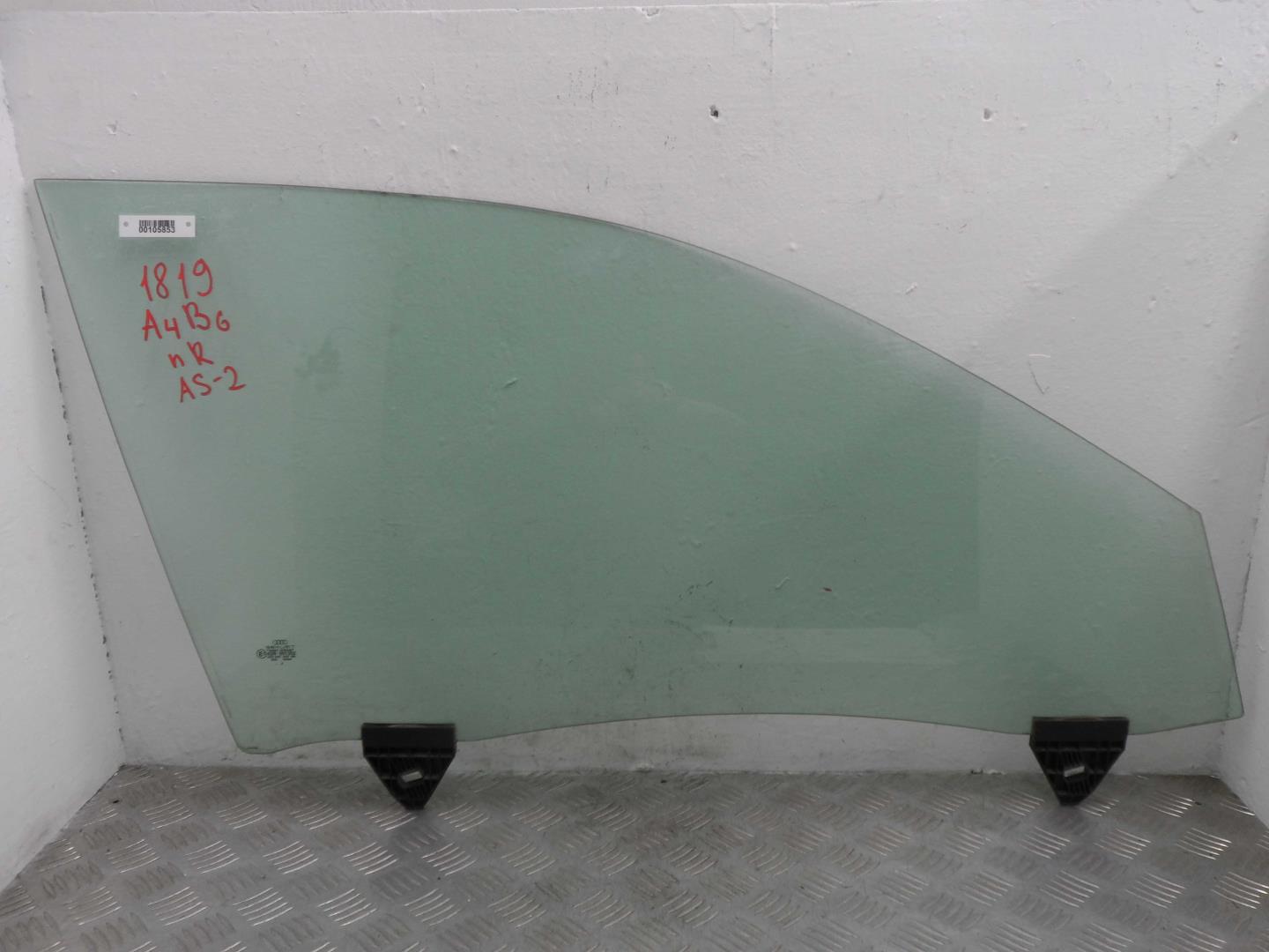 Стекло двери передней правой