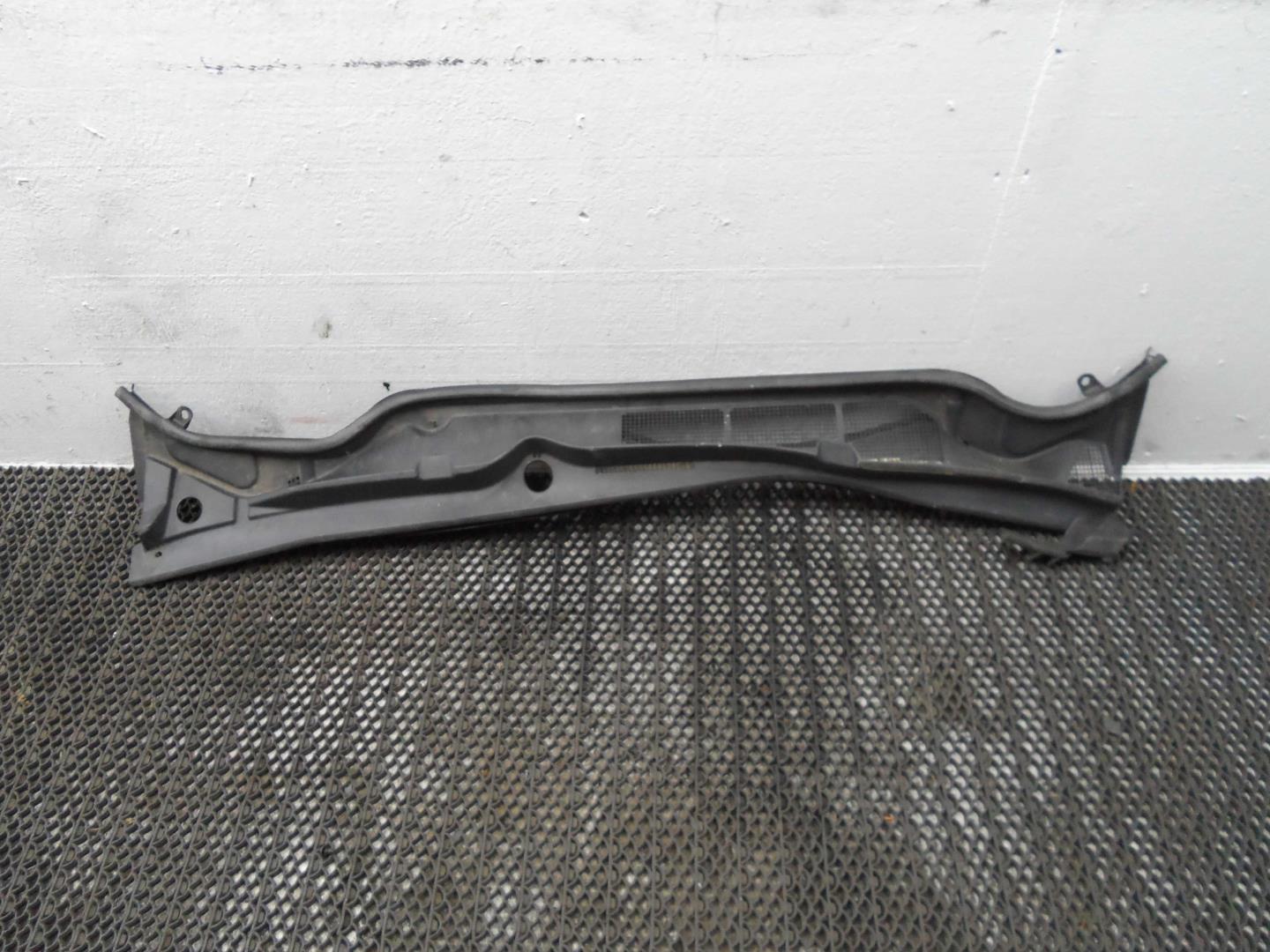 Решетка стеклоочистителей (Жабо)