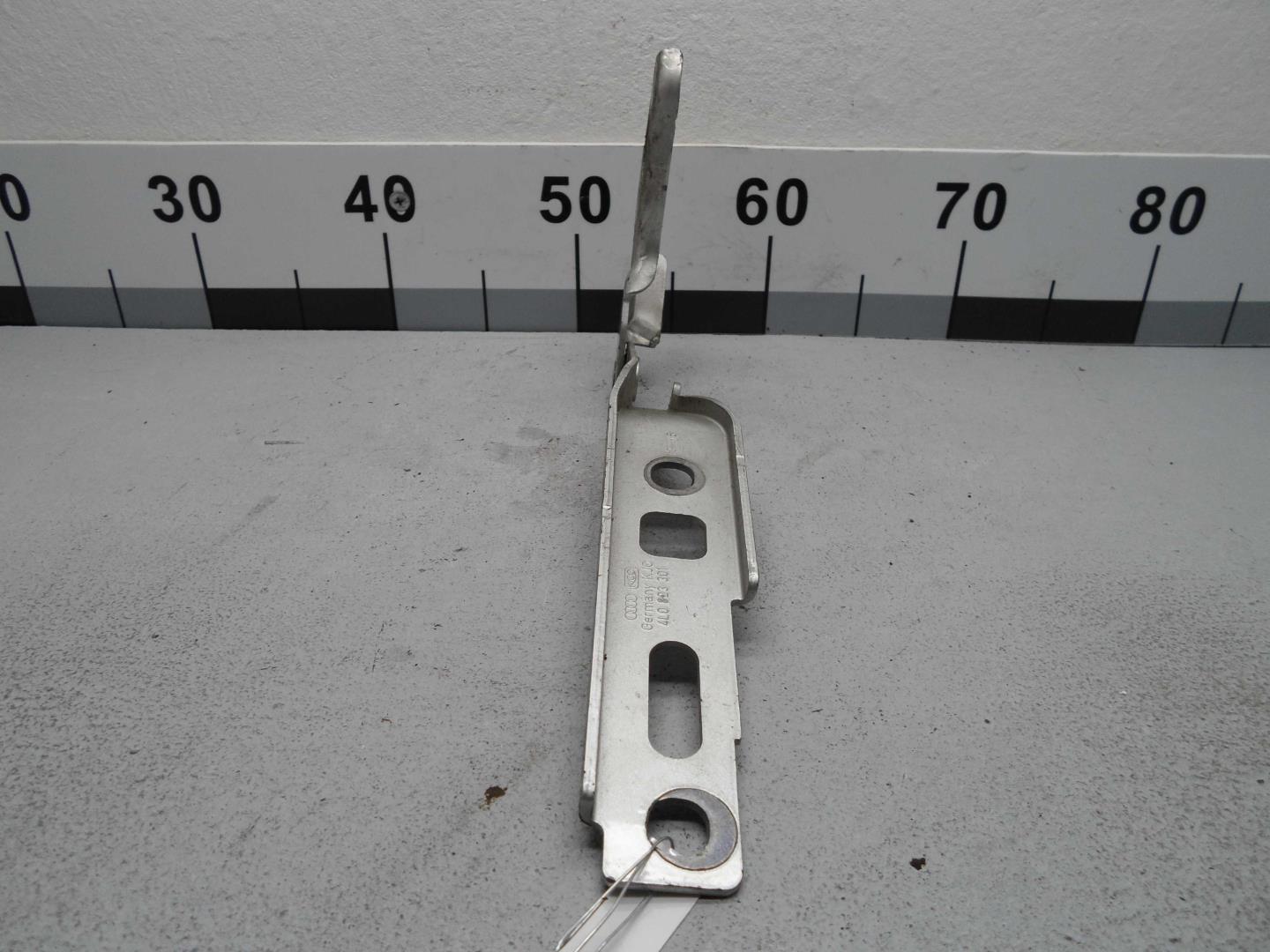 Петля капота левая