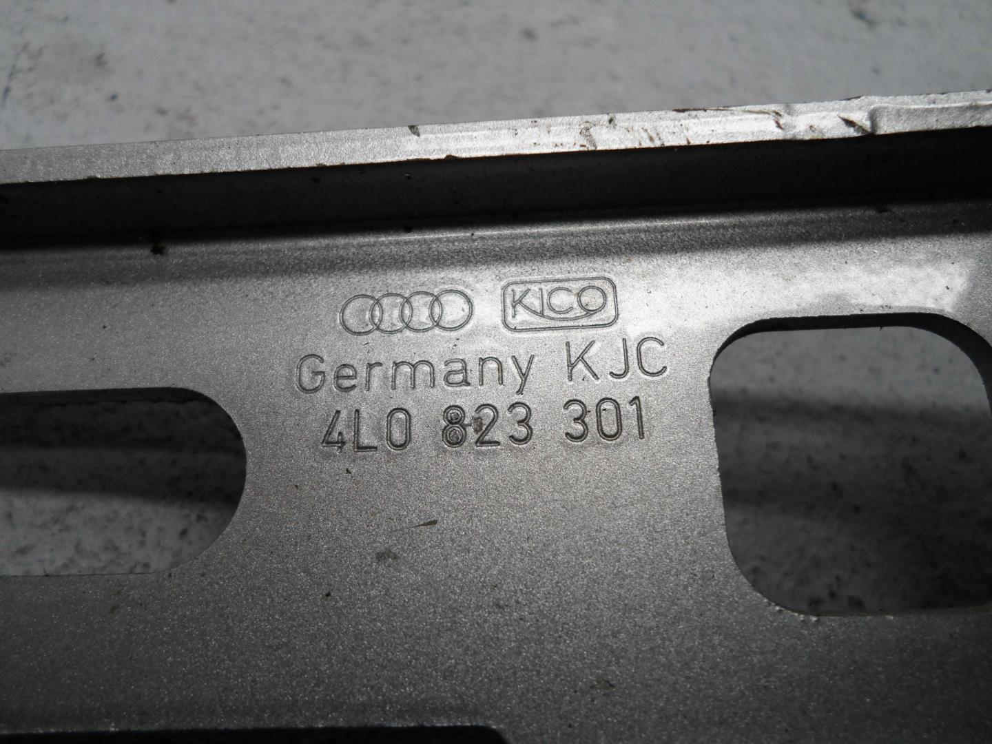 Петля капота левая