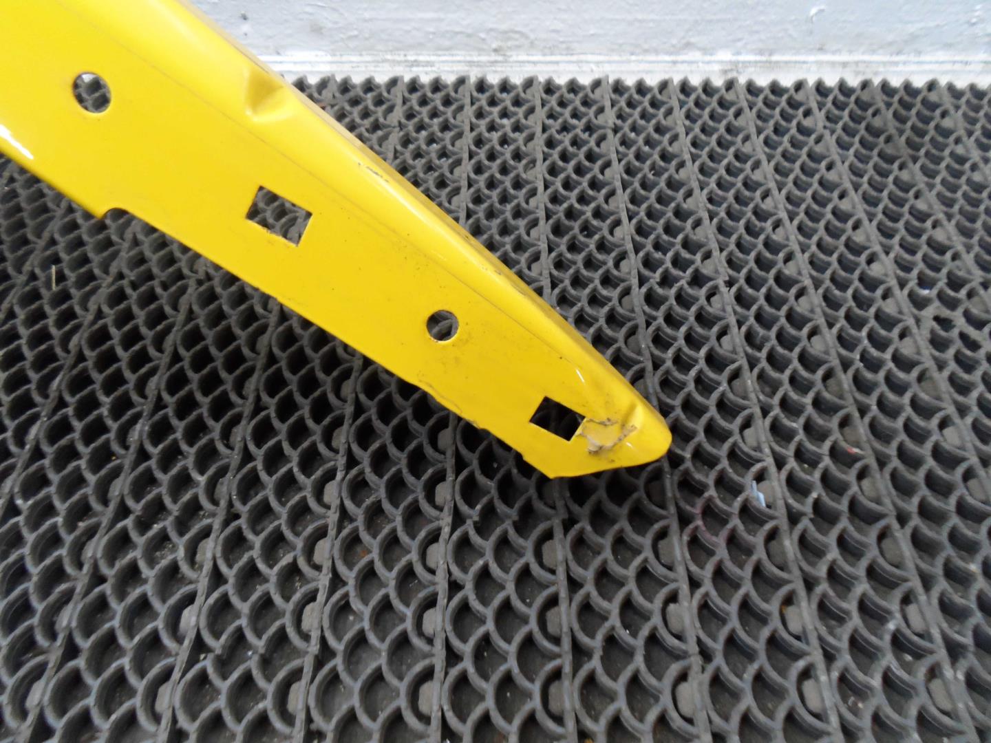 Крыло переднее правое