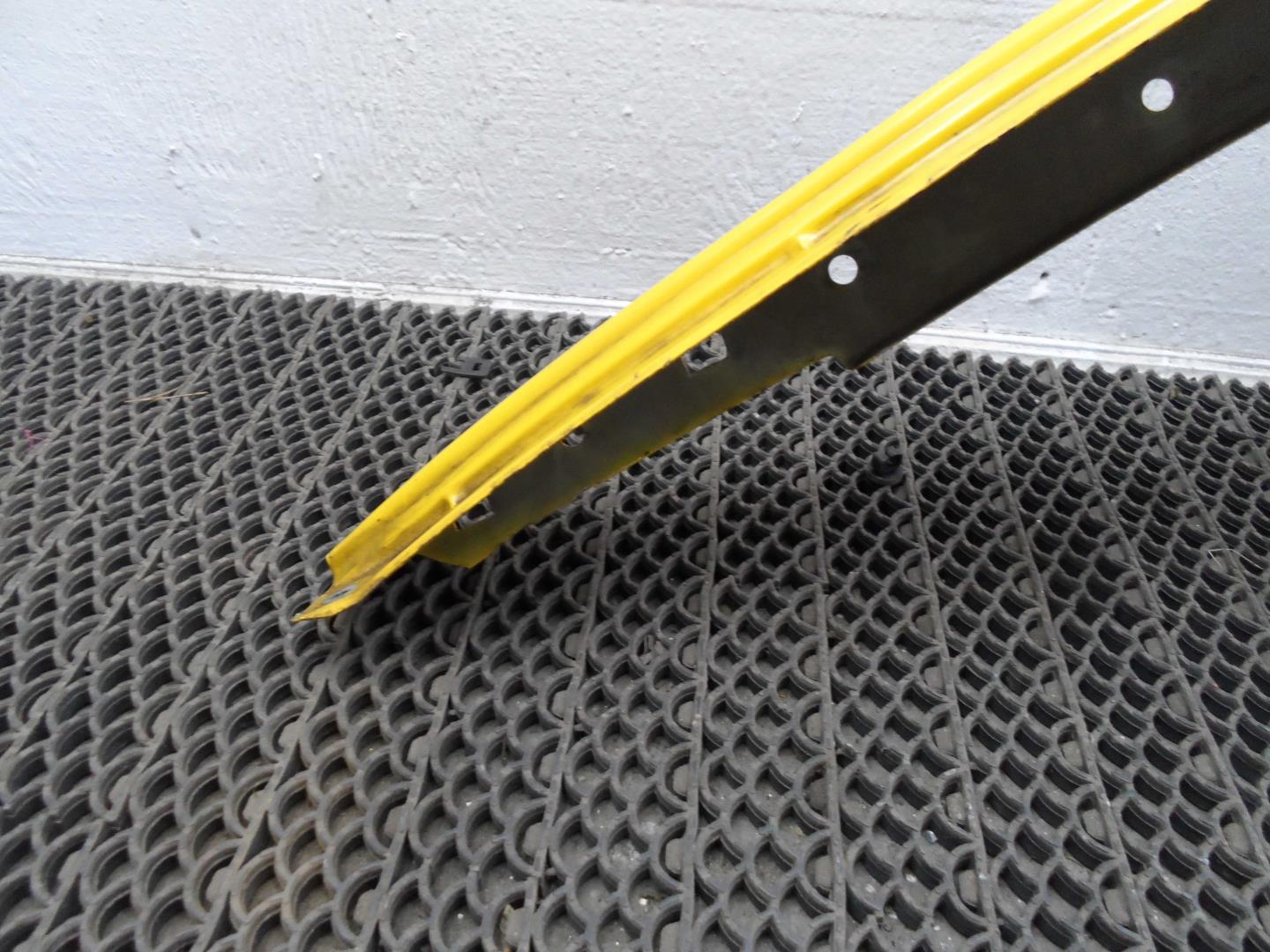 Крыло переднее правое