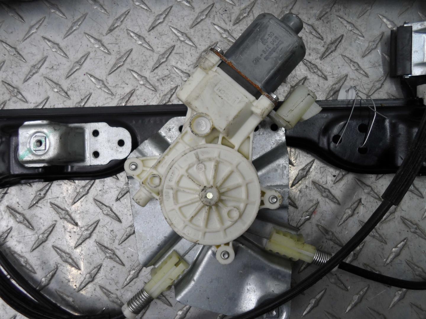 Стеклоподъемник электр. передний левый