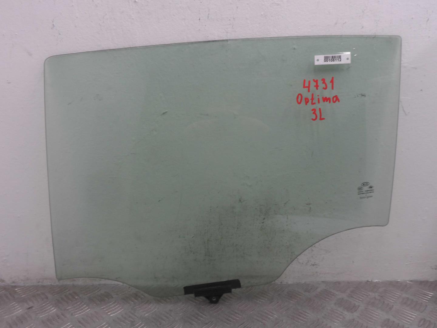 Стекло двери задней левой