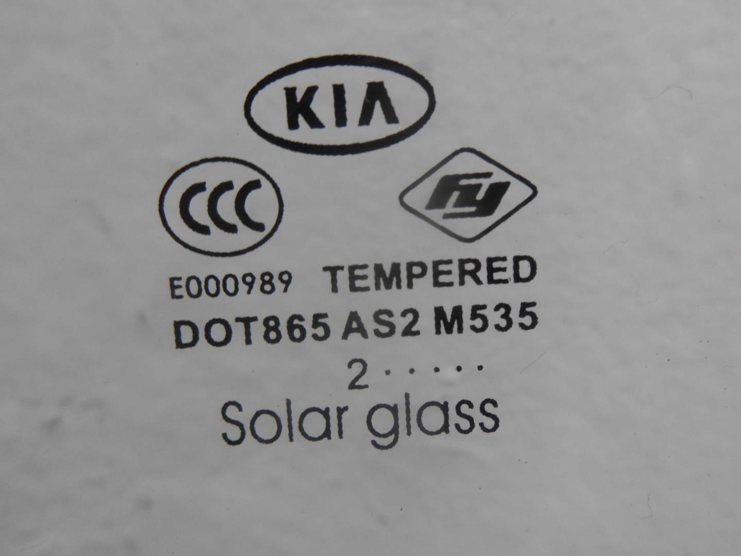 Стекло двери задней левой