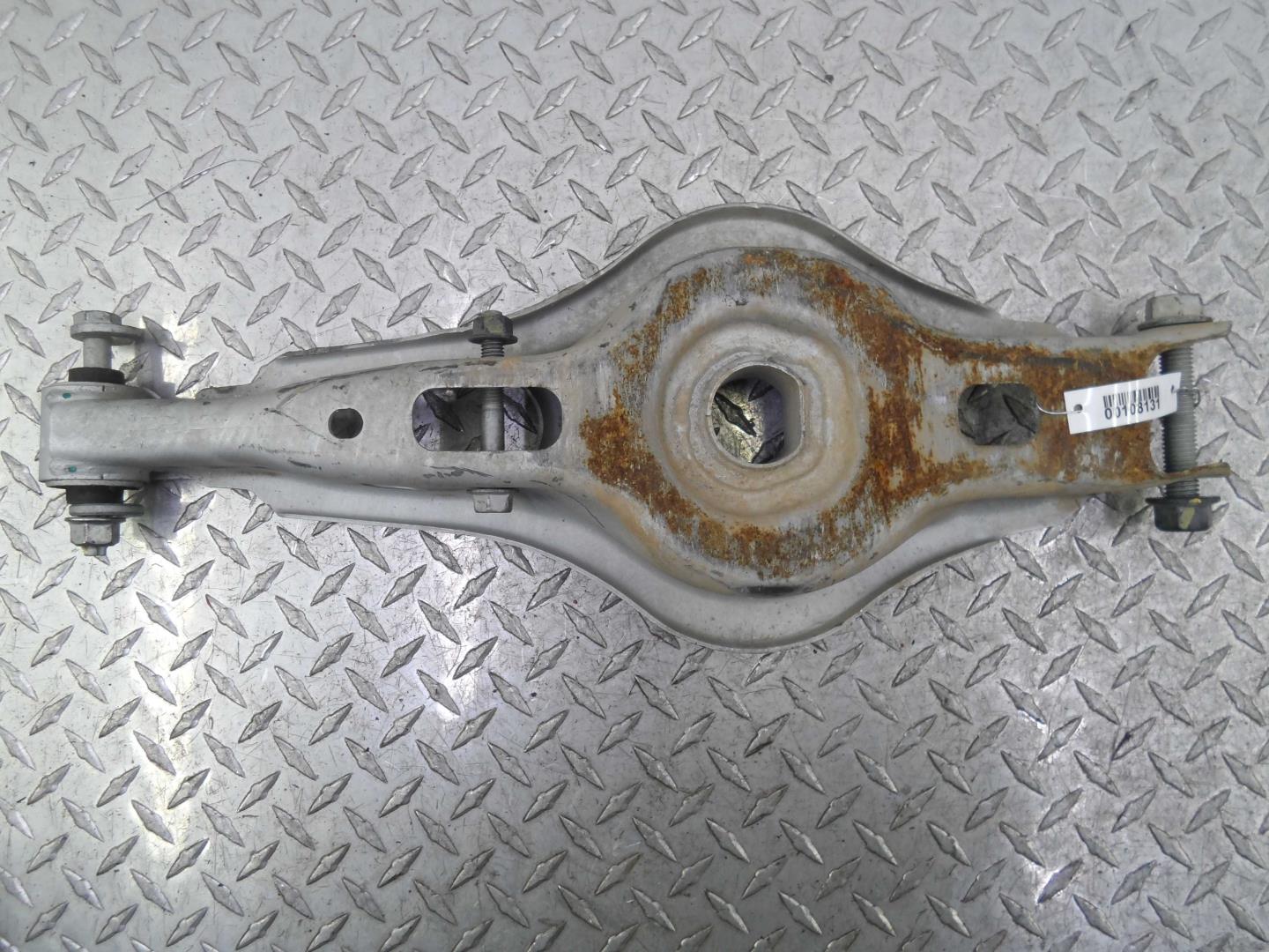 Рычаг задний нижний левый