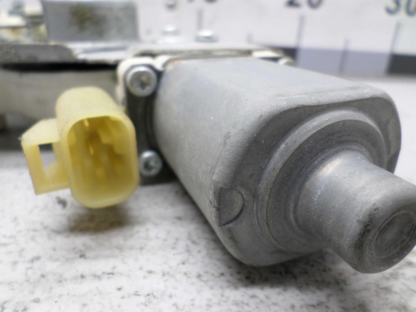 Стеклоподъемник электр. задний правый