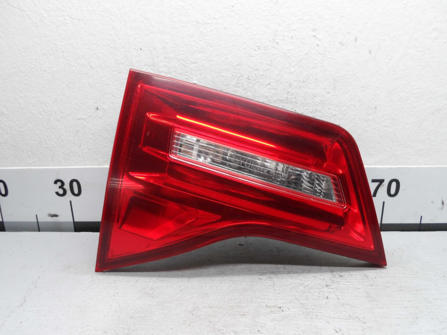 Фонарь задний внутренний левый