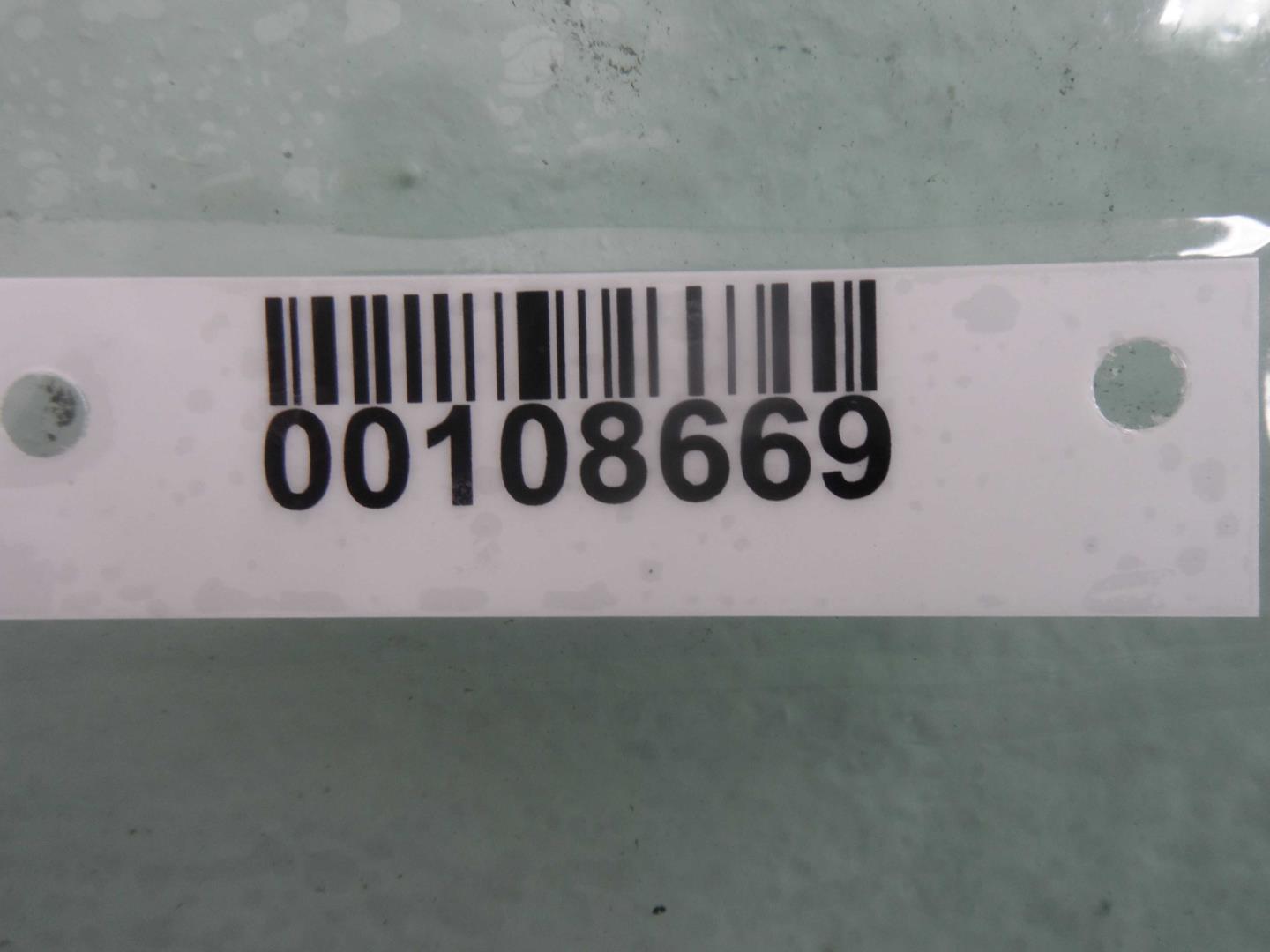 Стекло двери задней правой