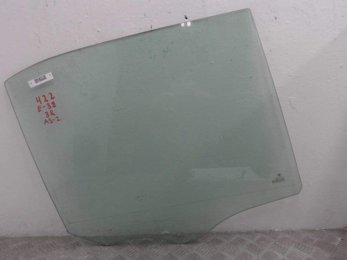 Стекло двери задней правой