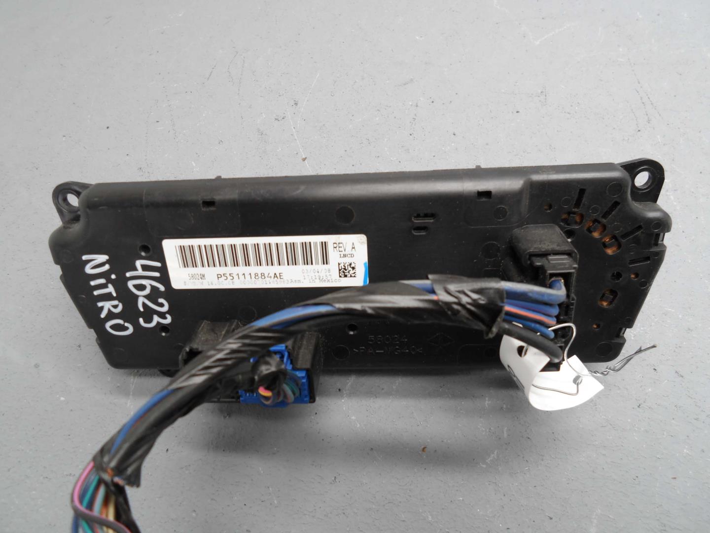 Переключатель отопителя для Nitro 2007-2011