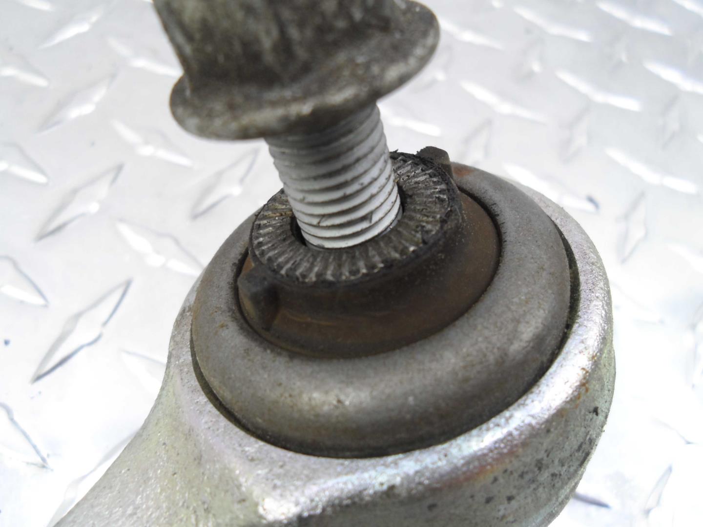 Рычаг передний нижний правый