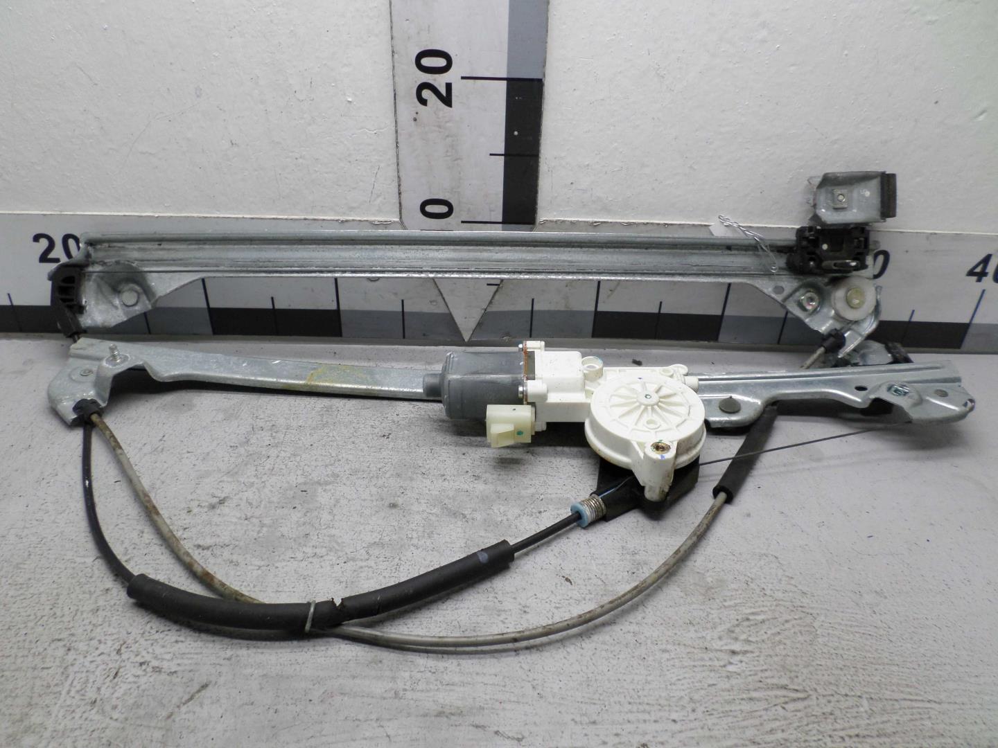 Стеклоподъемник электр. передний правый