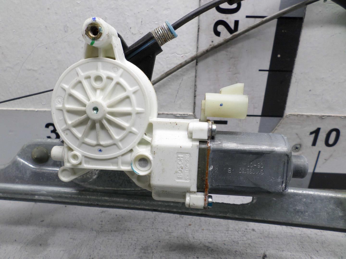 Стеклоподъемник электр. передний правый