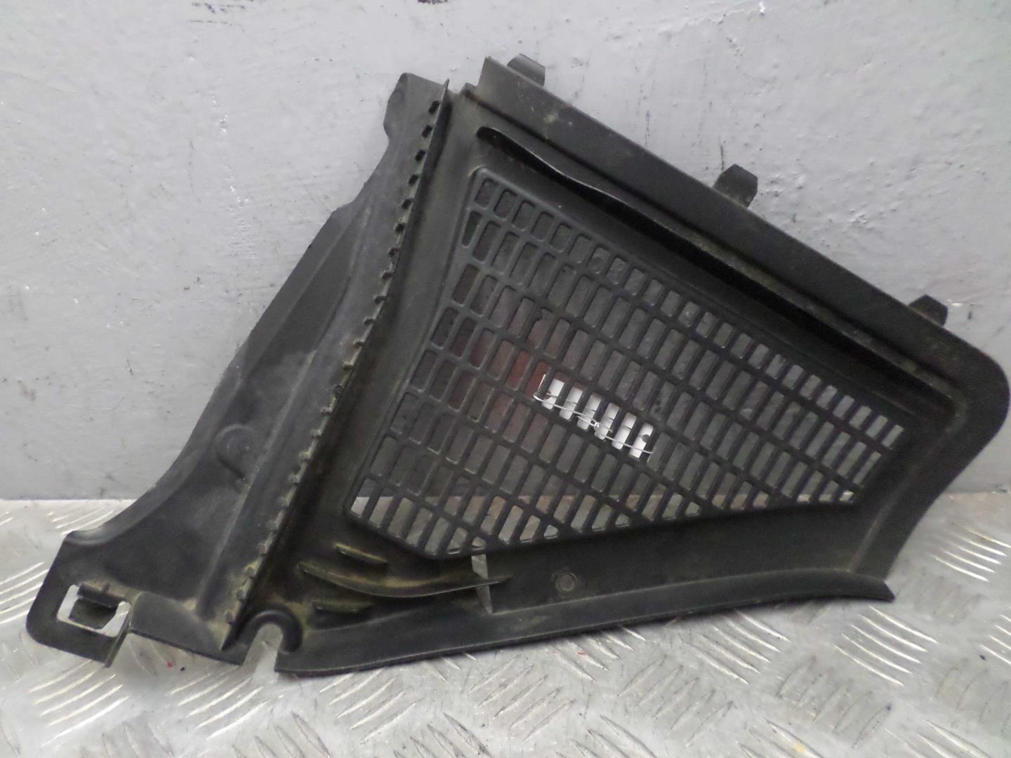 Решетка стеклоочистителей (Жабо)