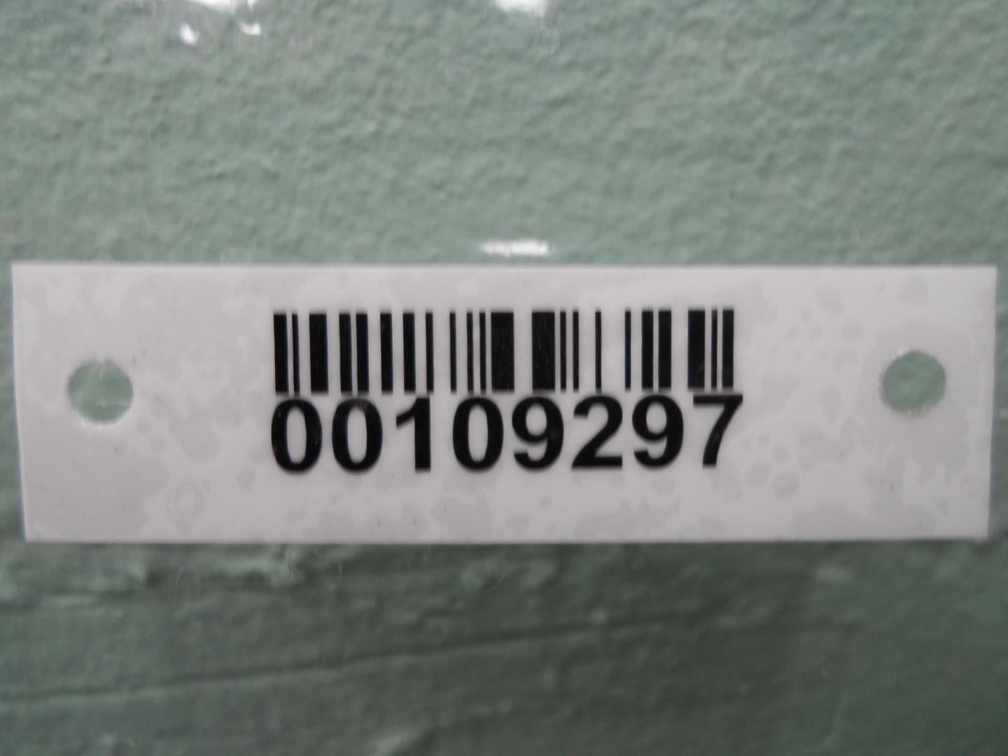 Стекло двери передней левой