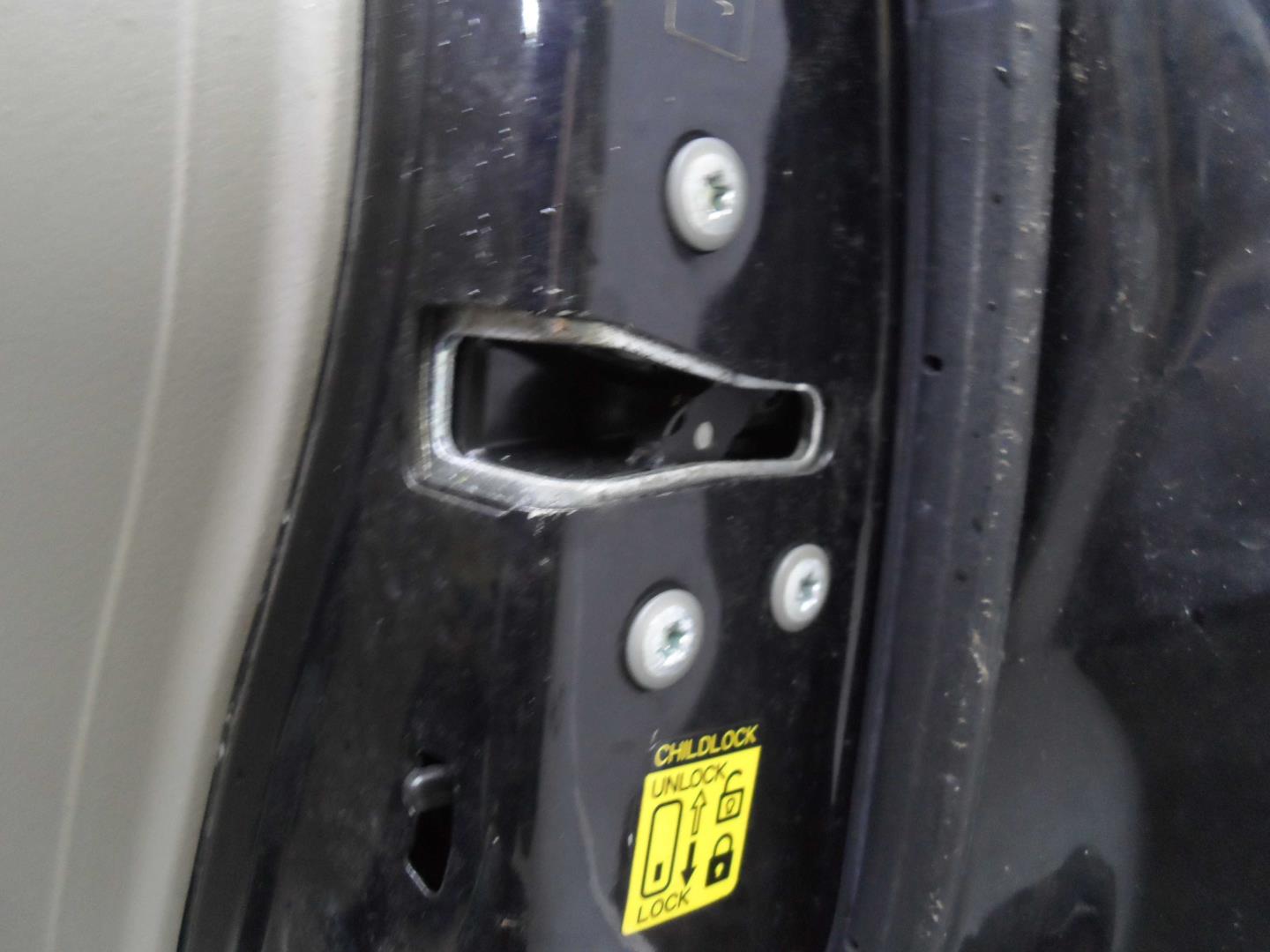 Стекло двери задней правой