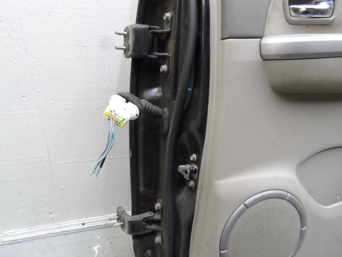 Стекло двери задней правой