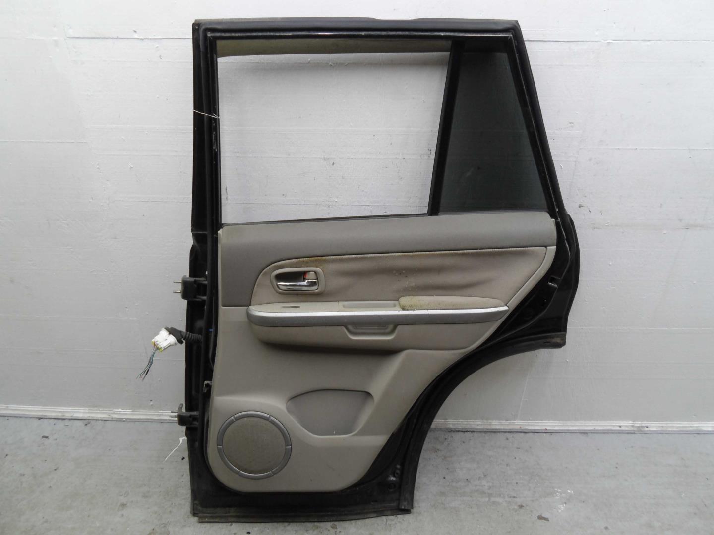 Стекло двери задней правой