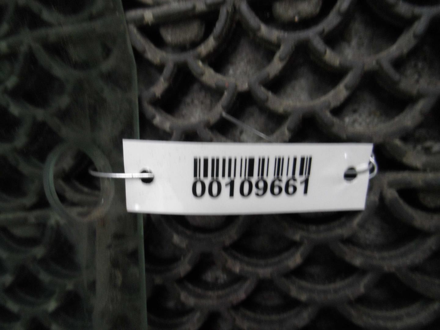 Стекло двери передней левой