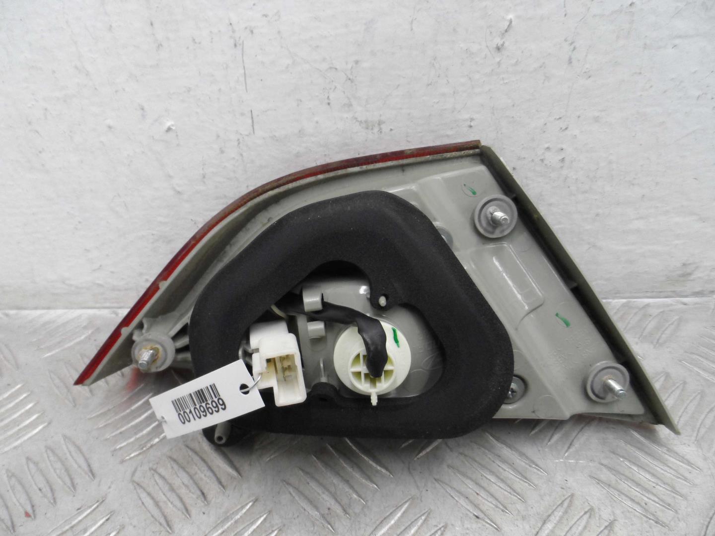 Фонарь задний внутренний правый