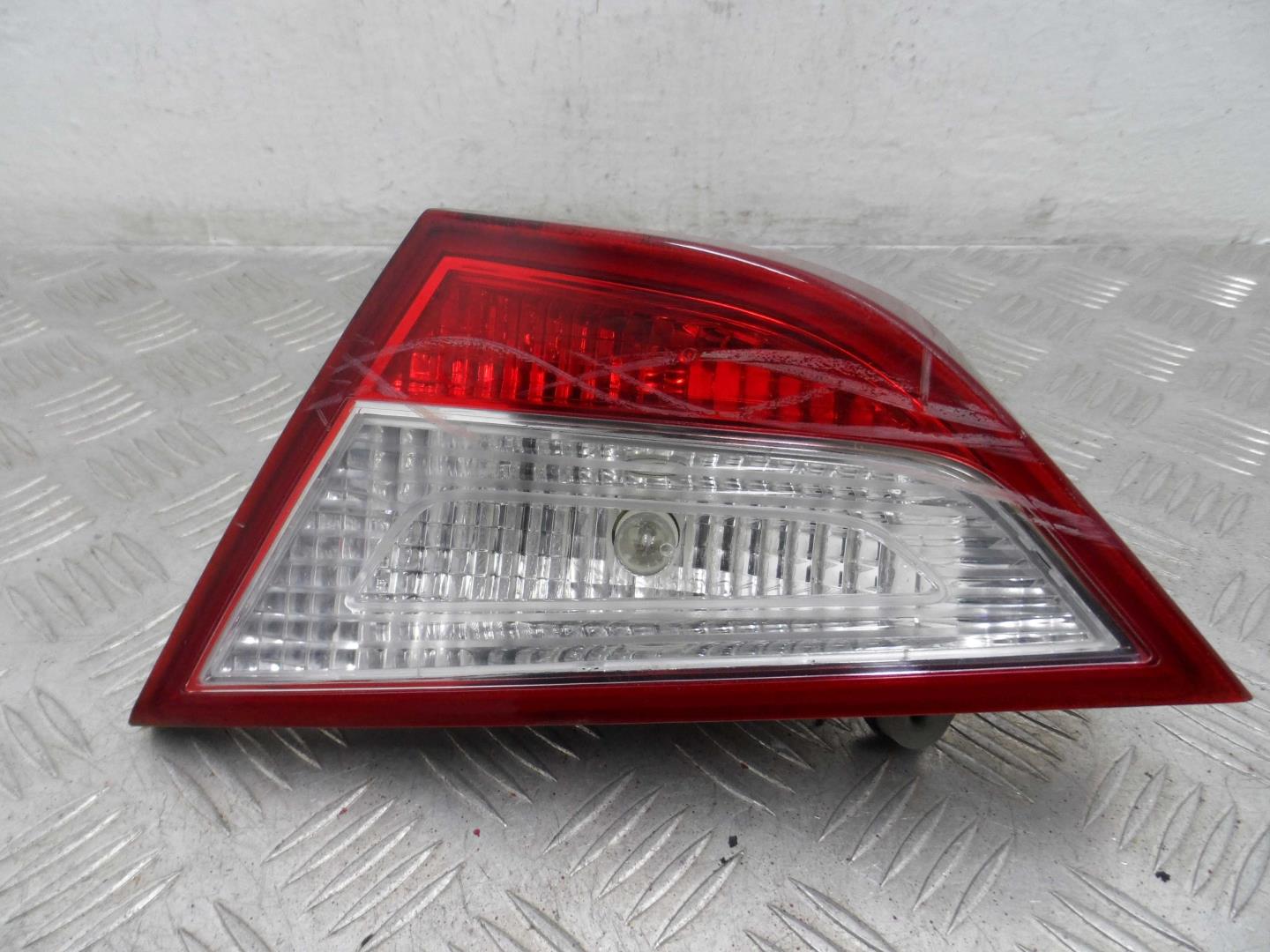 Фонарь задний внутренний правый