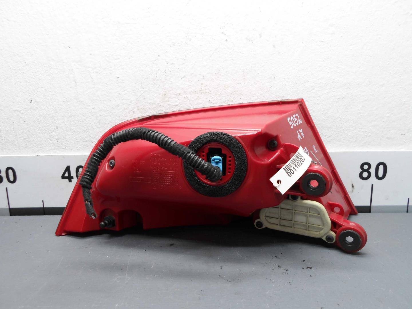 Фонарь задний наружный правый