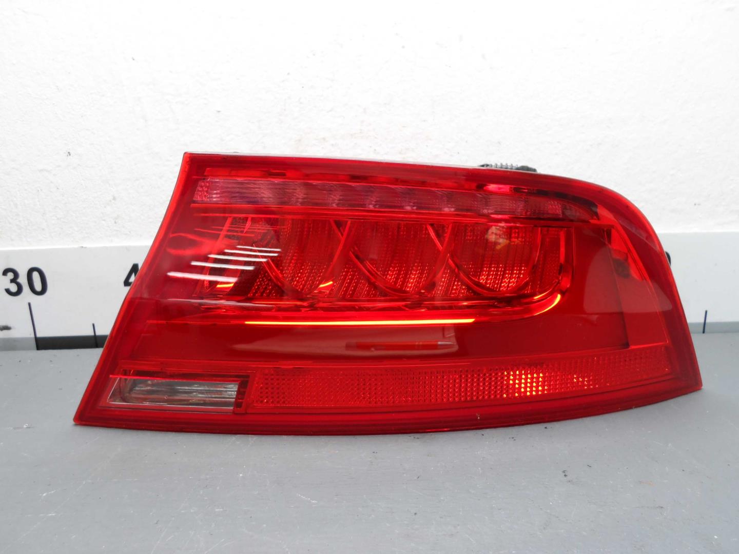 Фонарь задний наружный правый