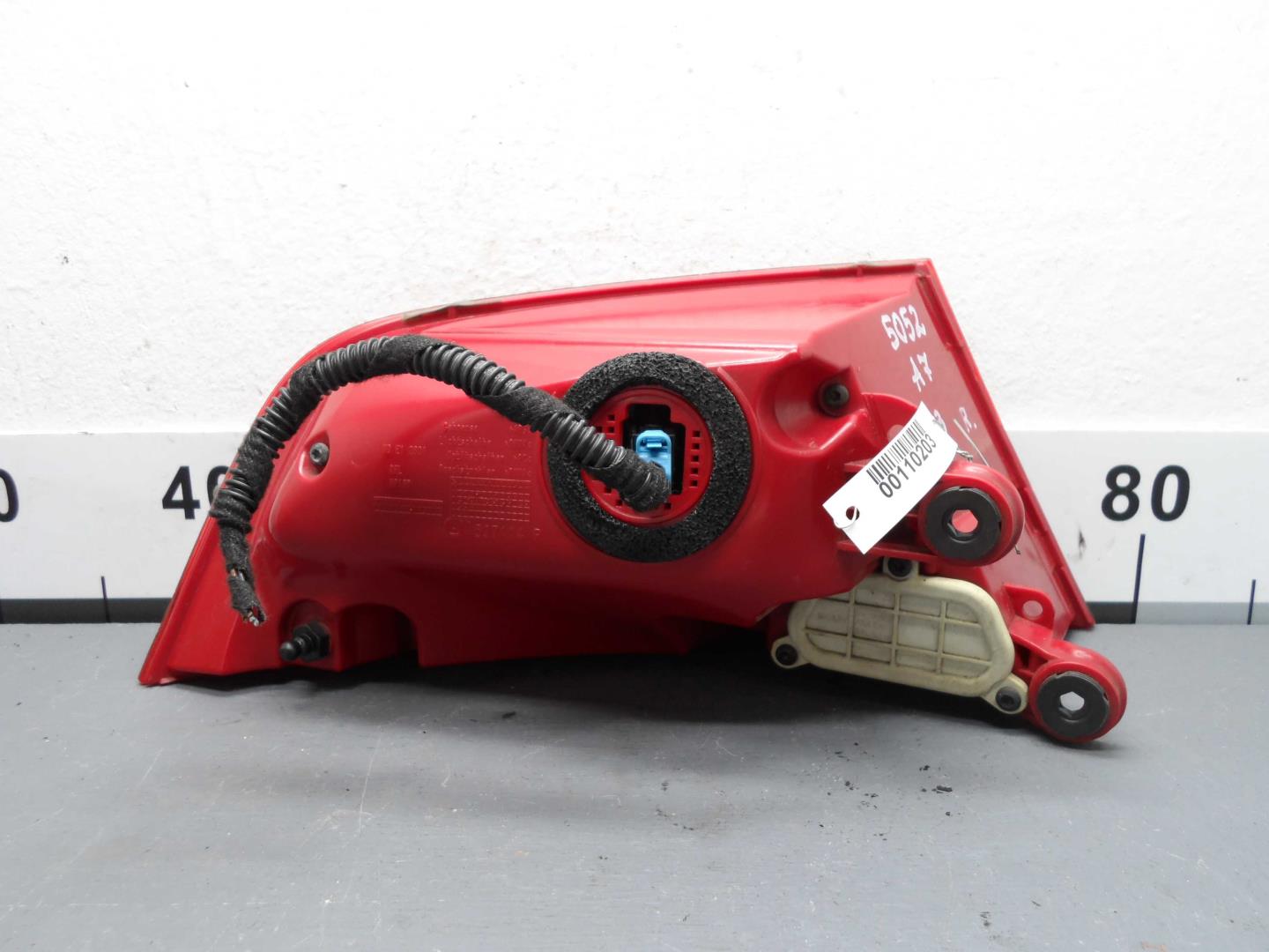 Фонарь задний наружный правый