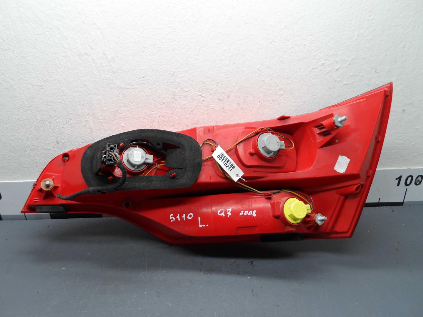 Фонарь задний наружный левый