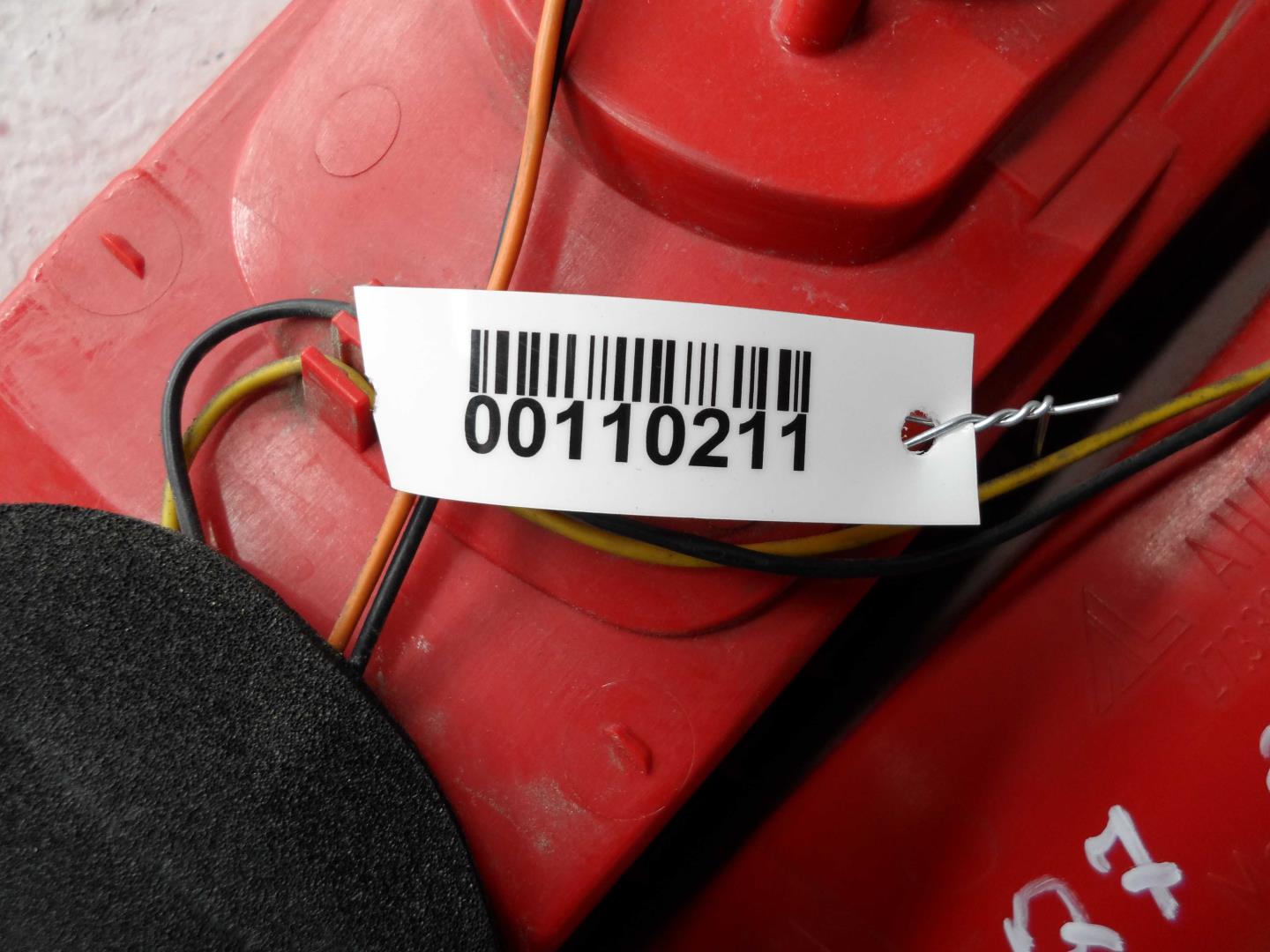 Фонарь задний наружный левый