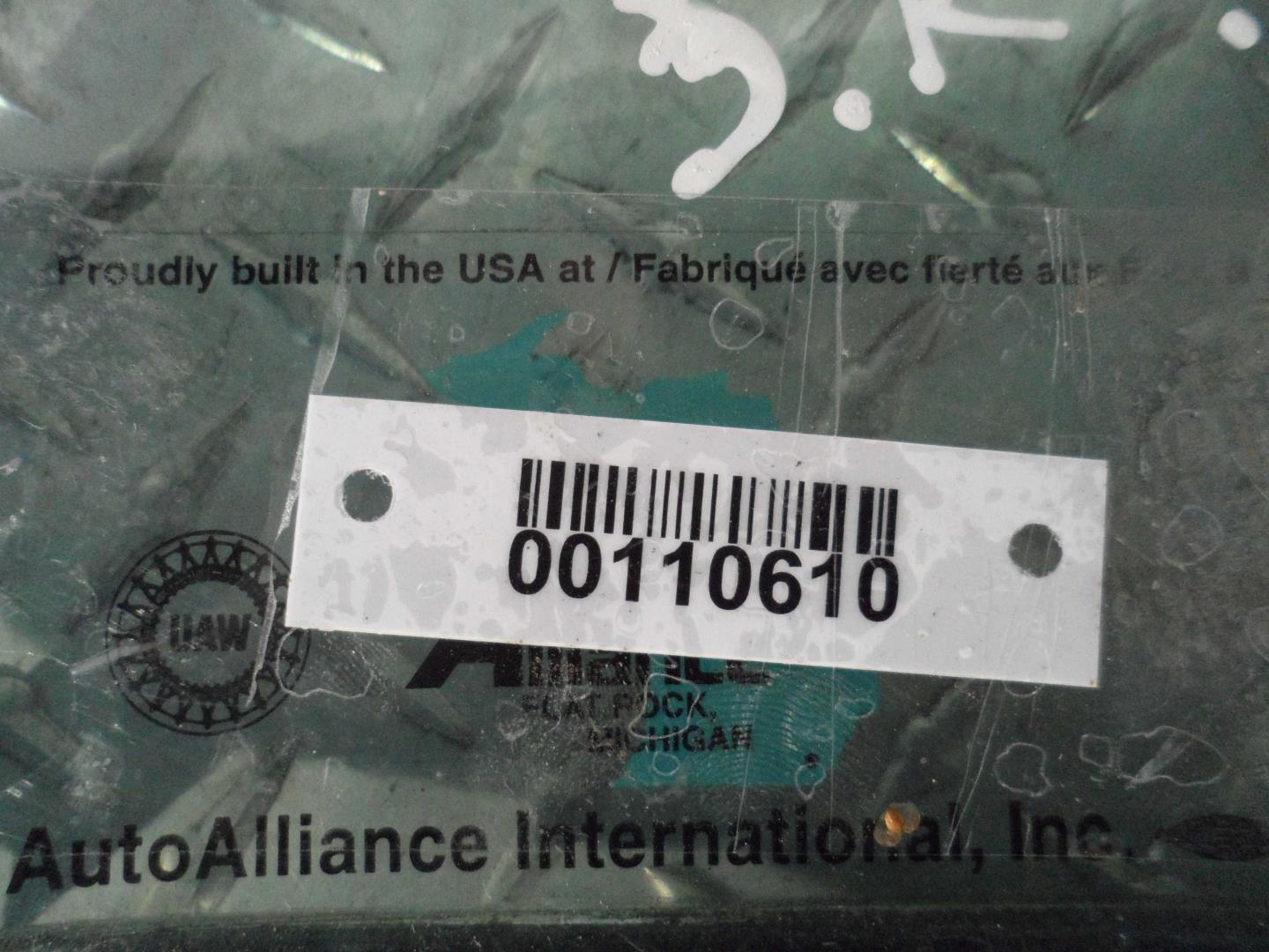 Стекло двери задней правой