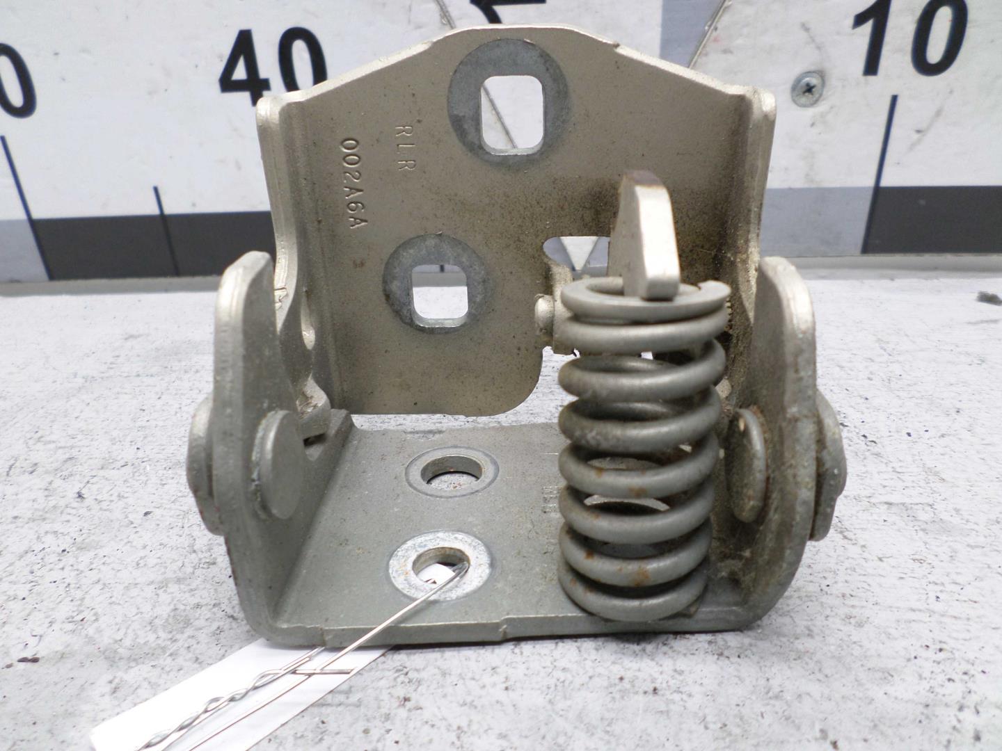 Петля двери