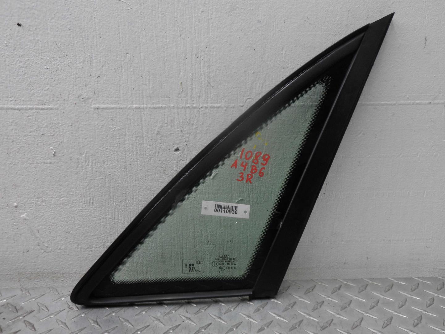 Стекло двери задней правой