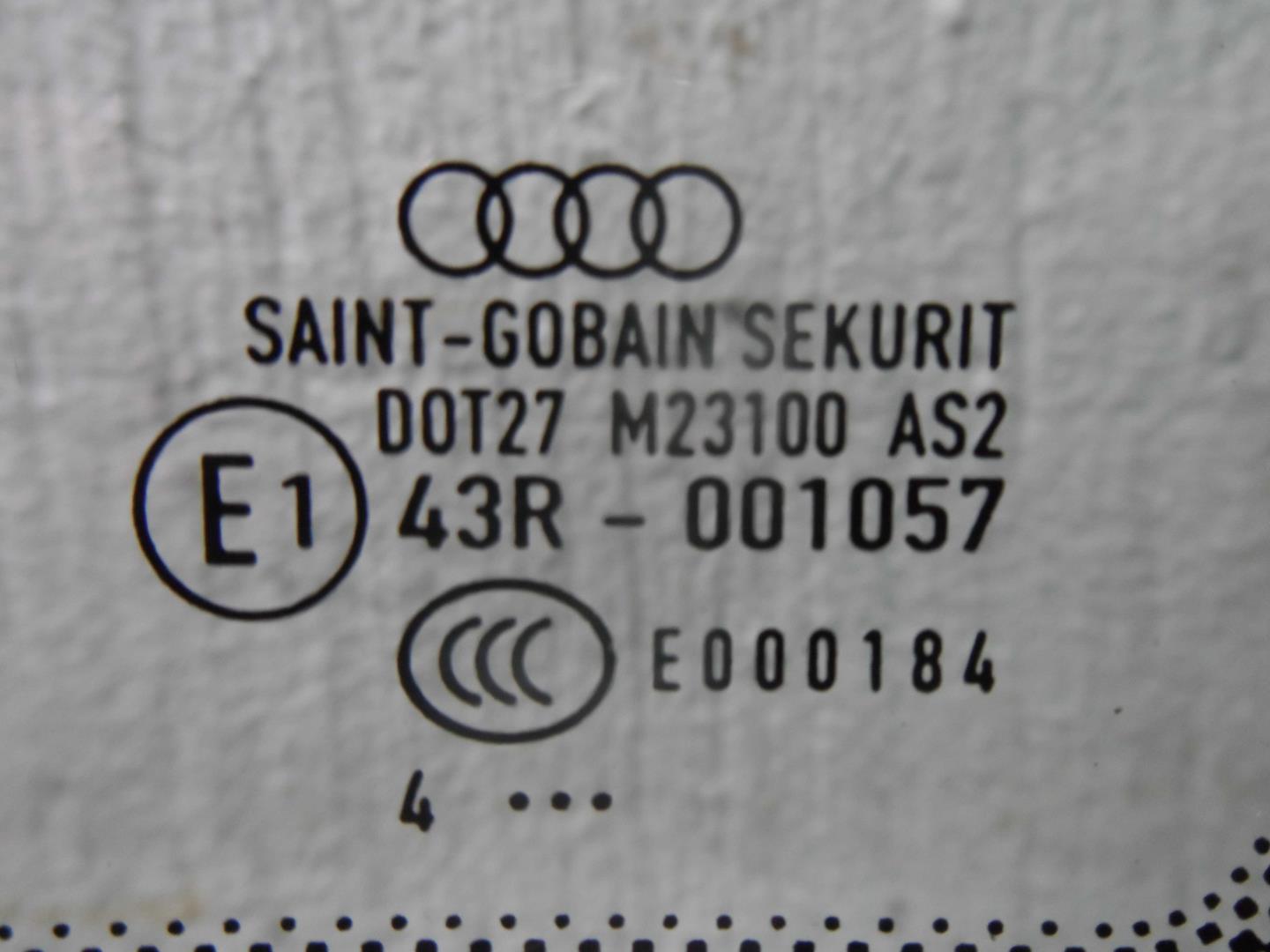 Стекло двери задней правой