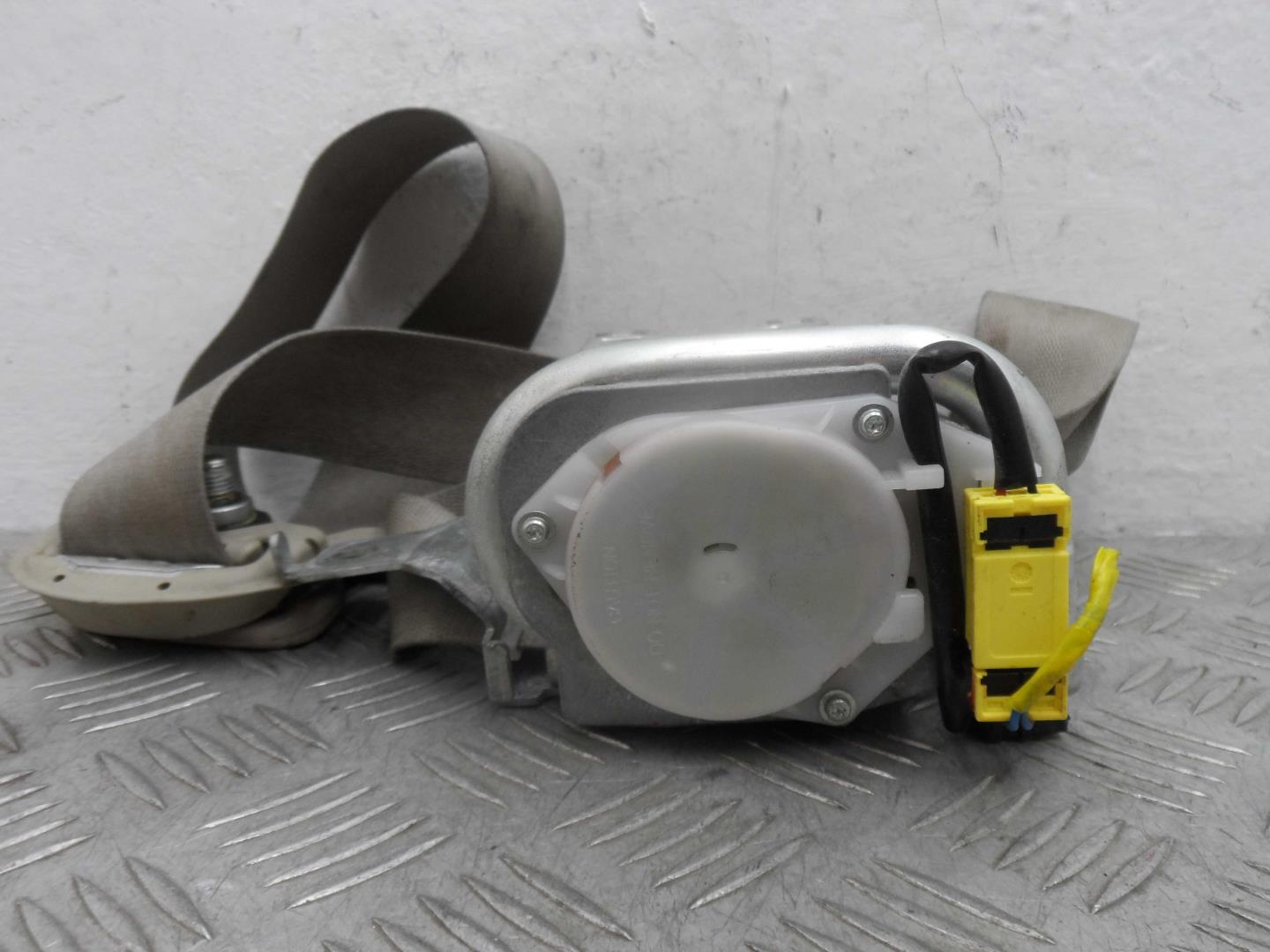 Ремень безопасности