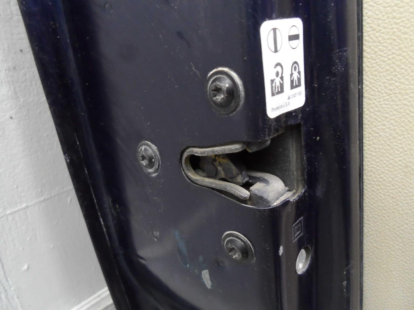 Петля двери