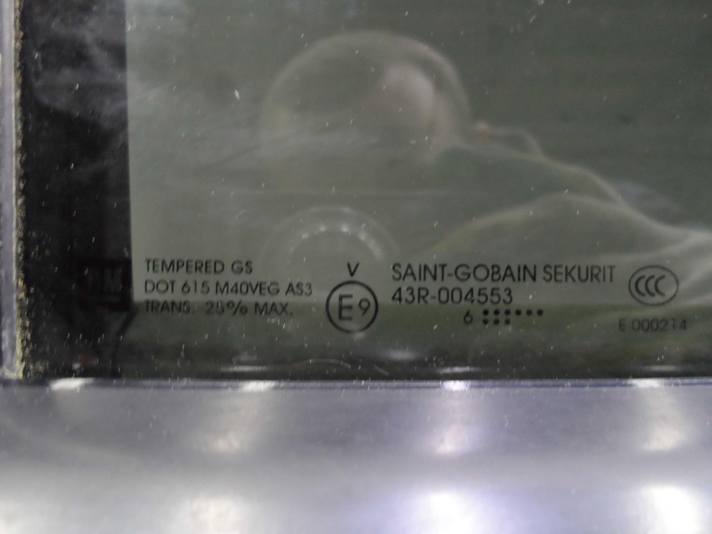 Петля двери