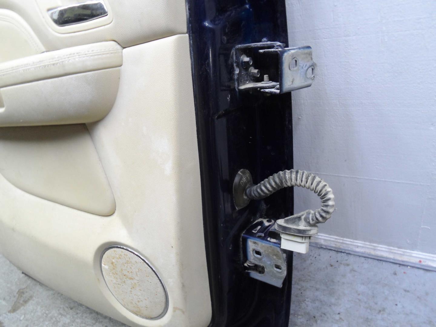 Петля двери