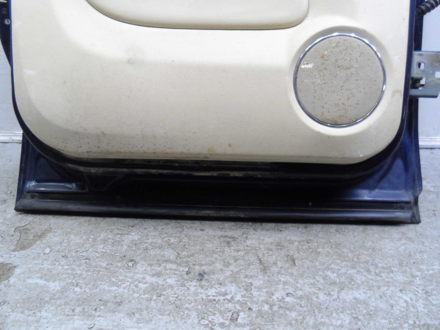 Петля двери