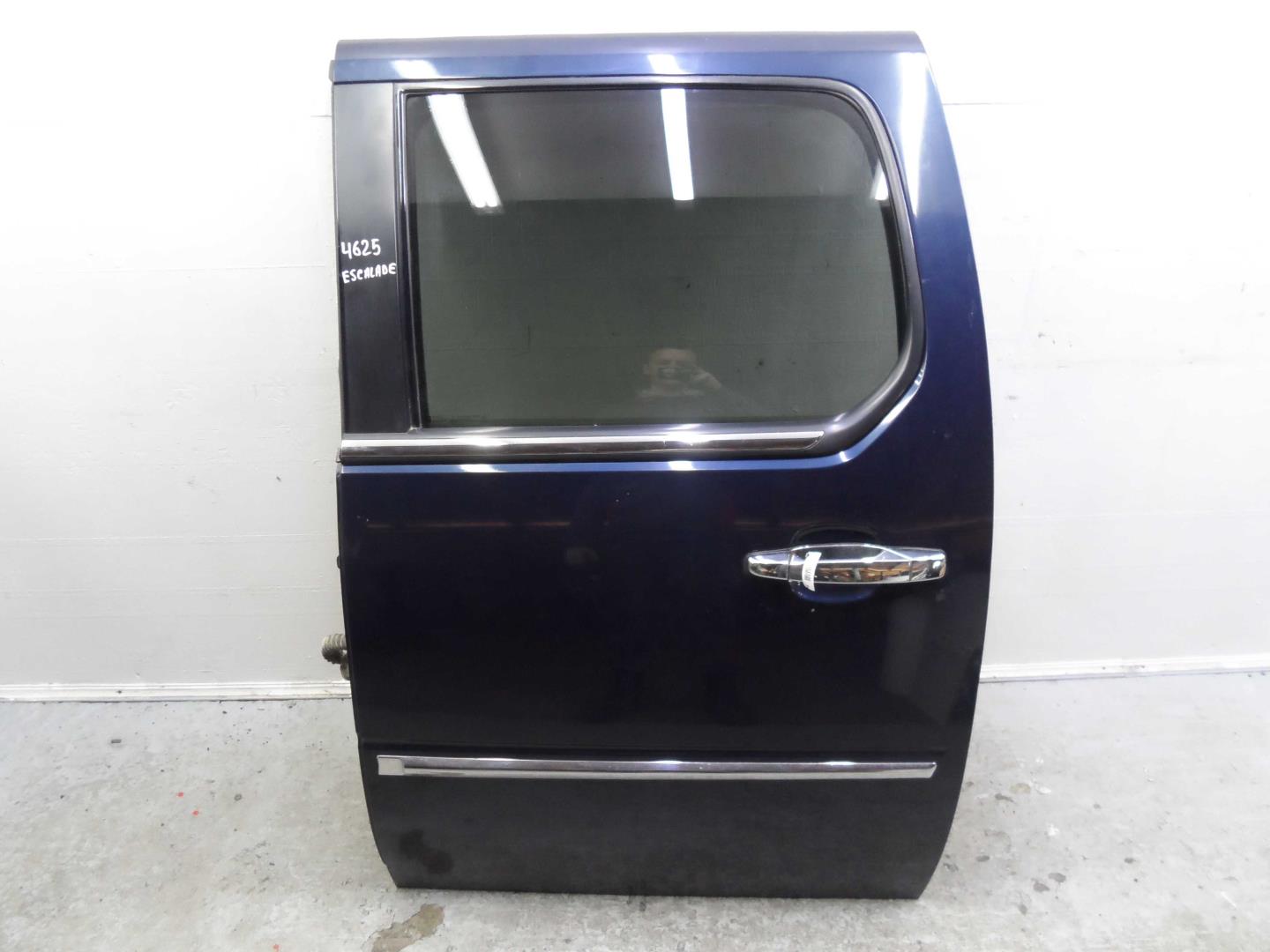 Петля двери