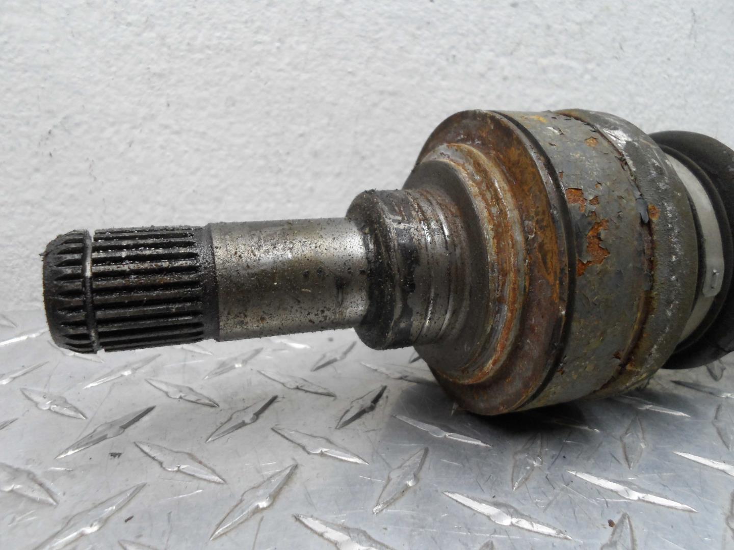 Полуось задняя левая