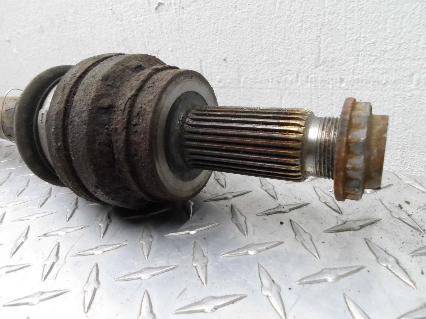 Полуось задняя левая