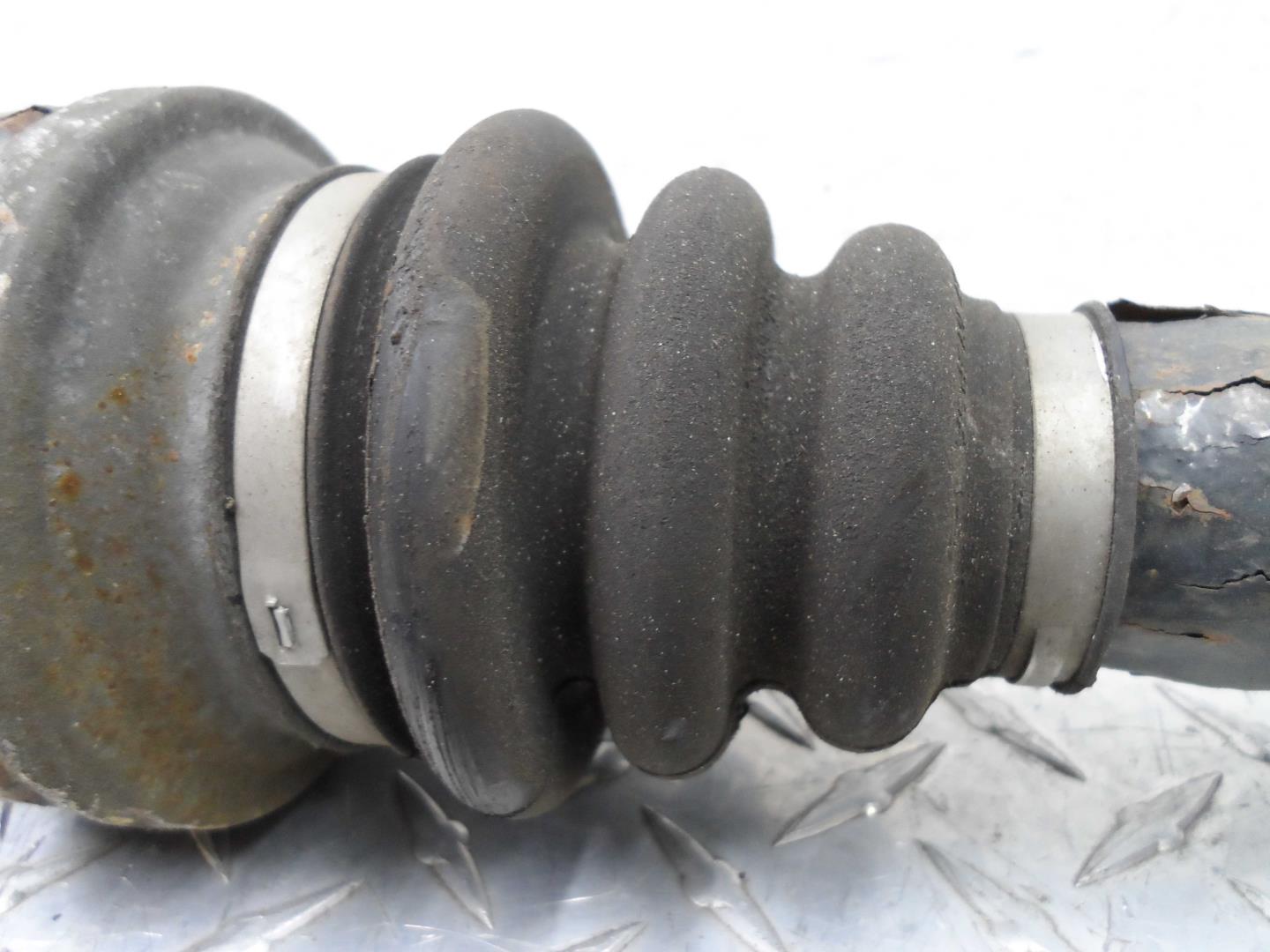 Полуось задняя левая