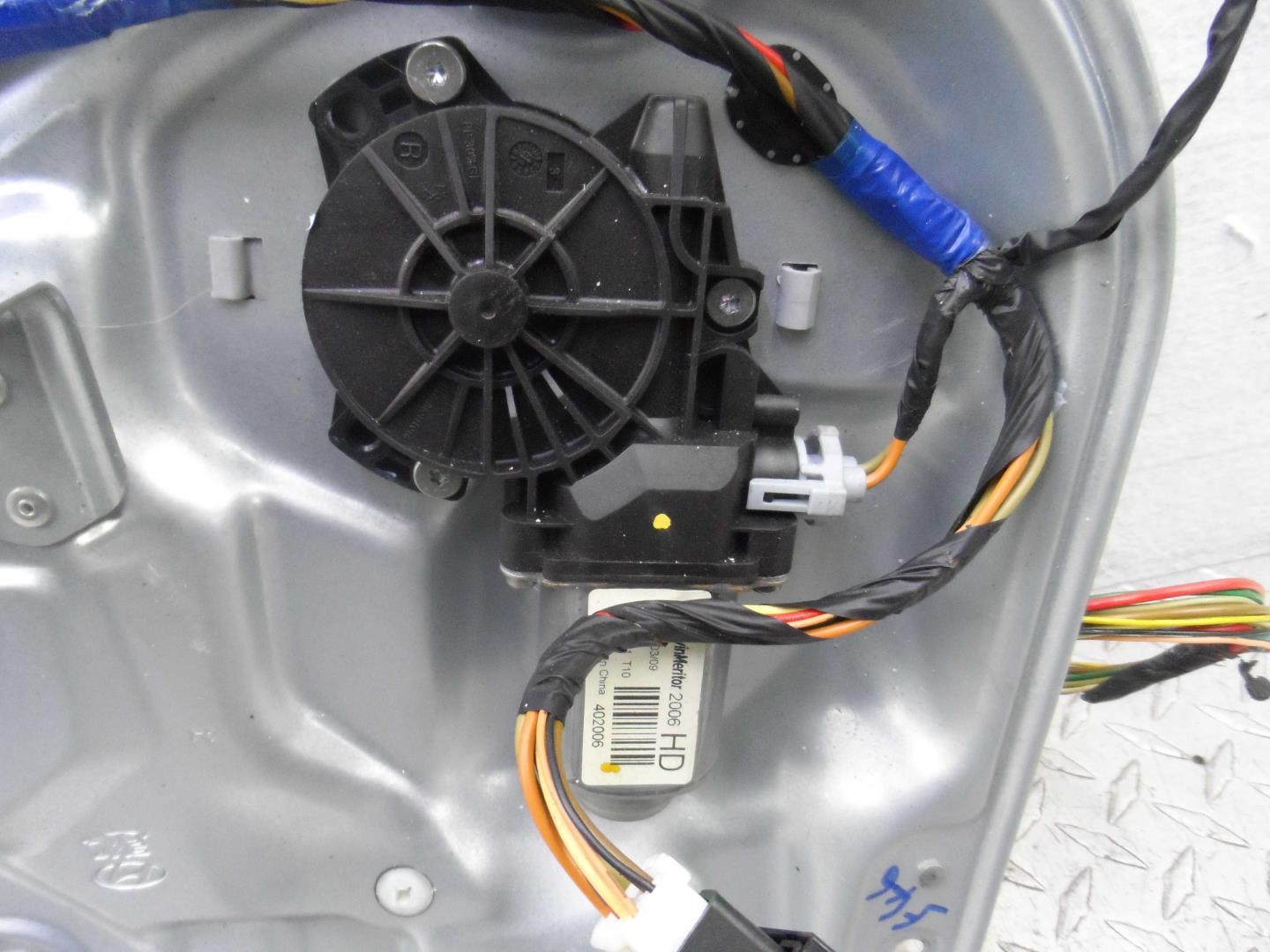 Стеклоподъемник электр. задний правый