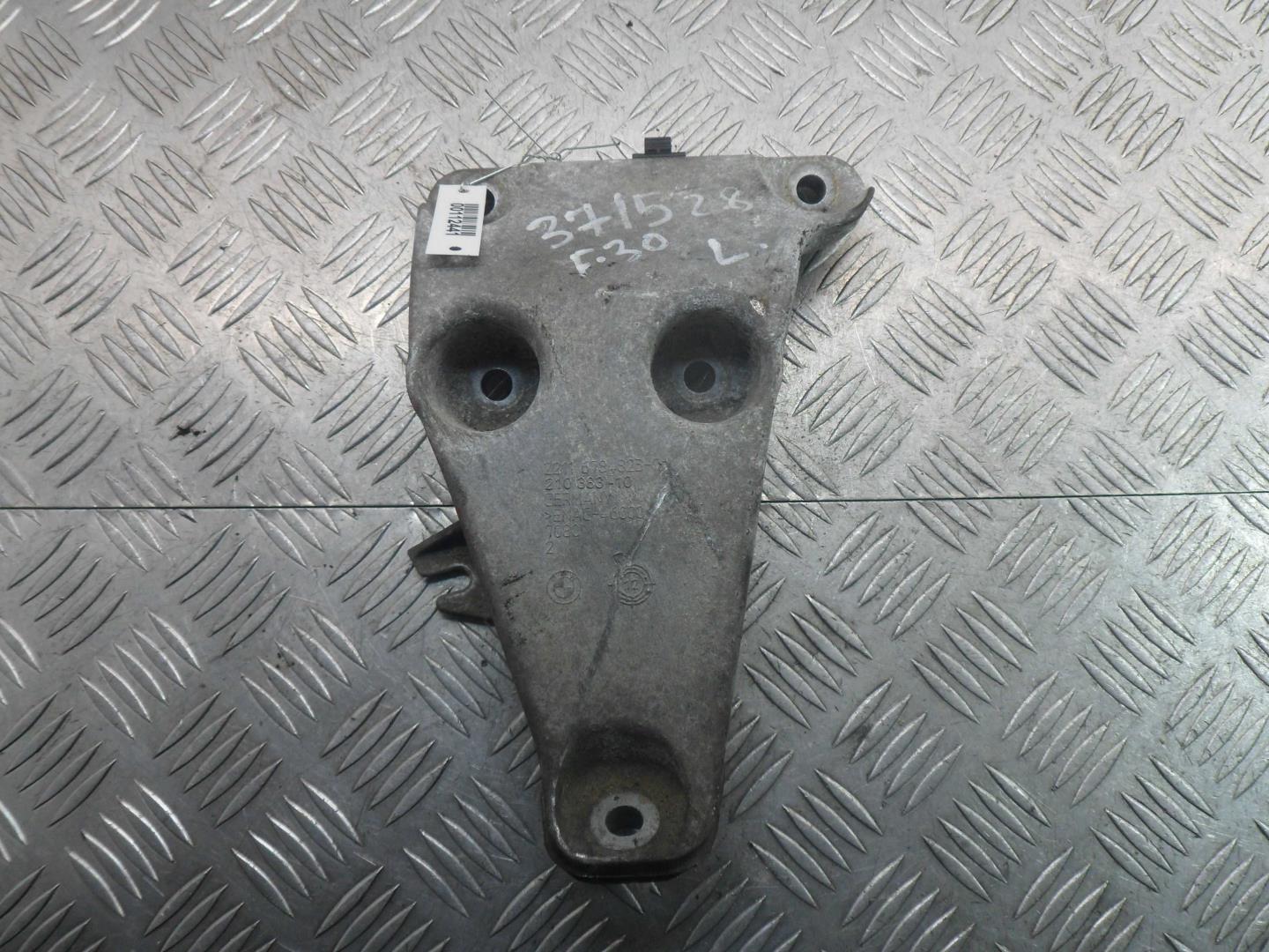 Кронштейн двигателя