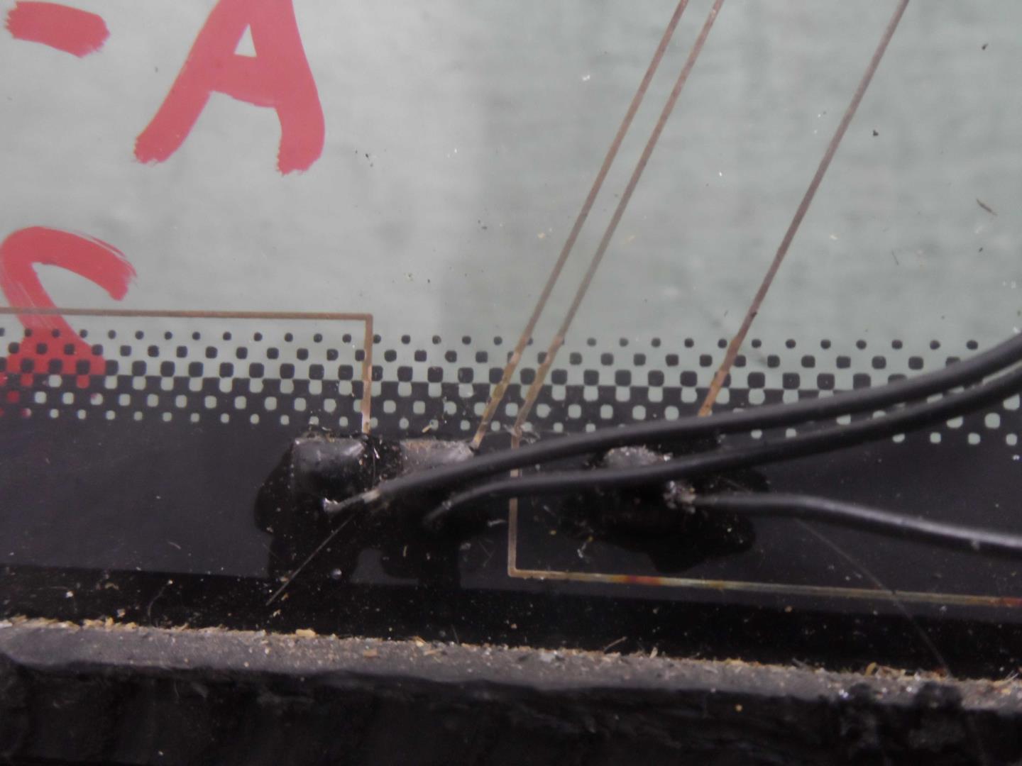 Стекло кузовное глухое левое