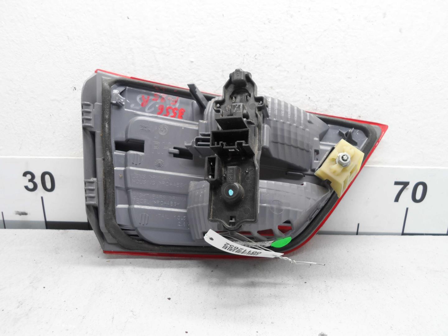 Фонарь задний внутренний правый