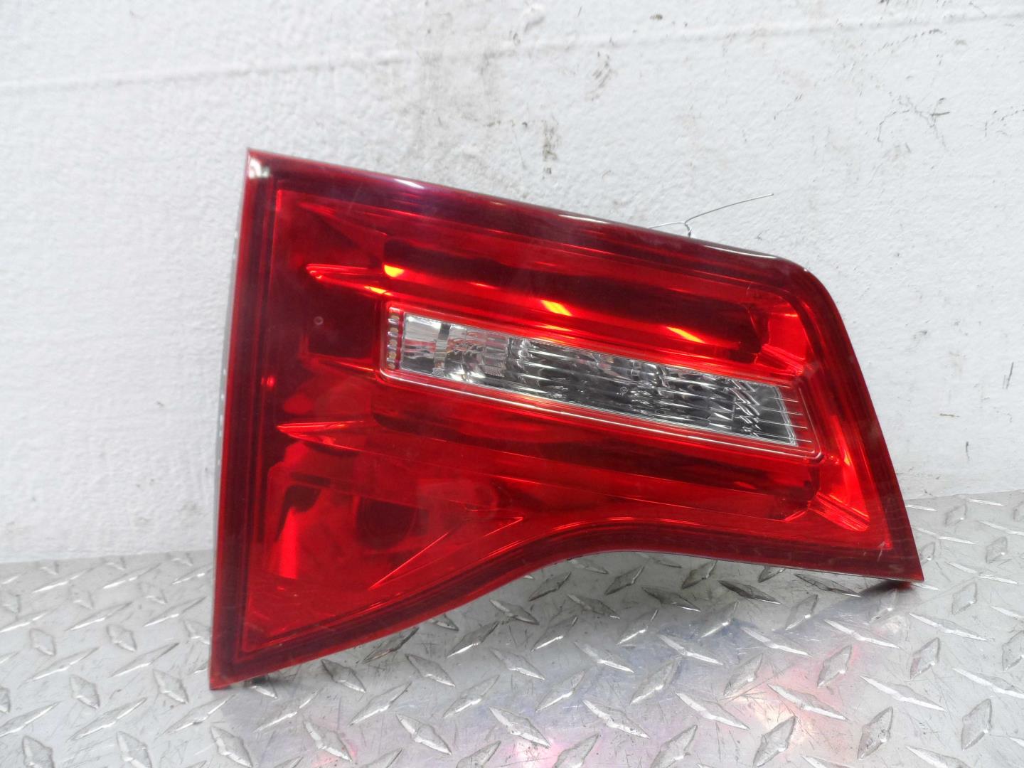 Фонарь задний внутренний левый